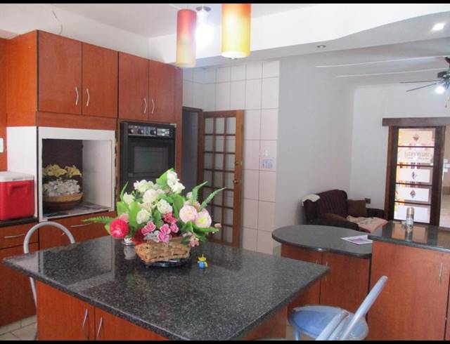 4 BEDROOM HOUSE FOR SALE IN HOSPITAALPARK